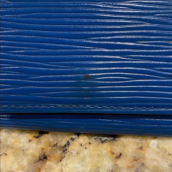 Louis Vuitton Blue Epi 4 Key Holder - with COA! - Picture 3 of 12